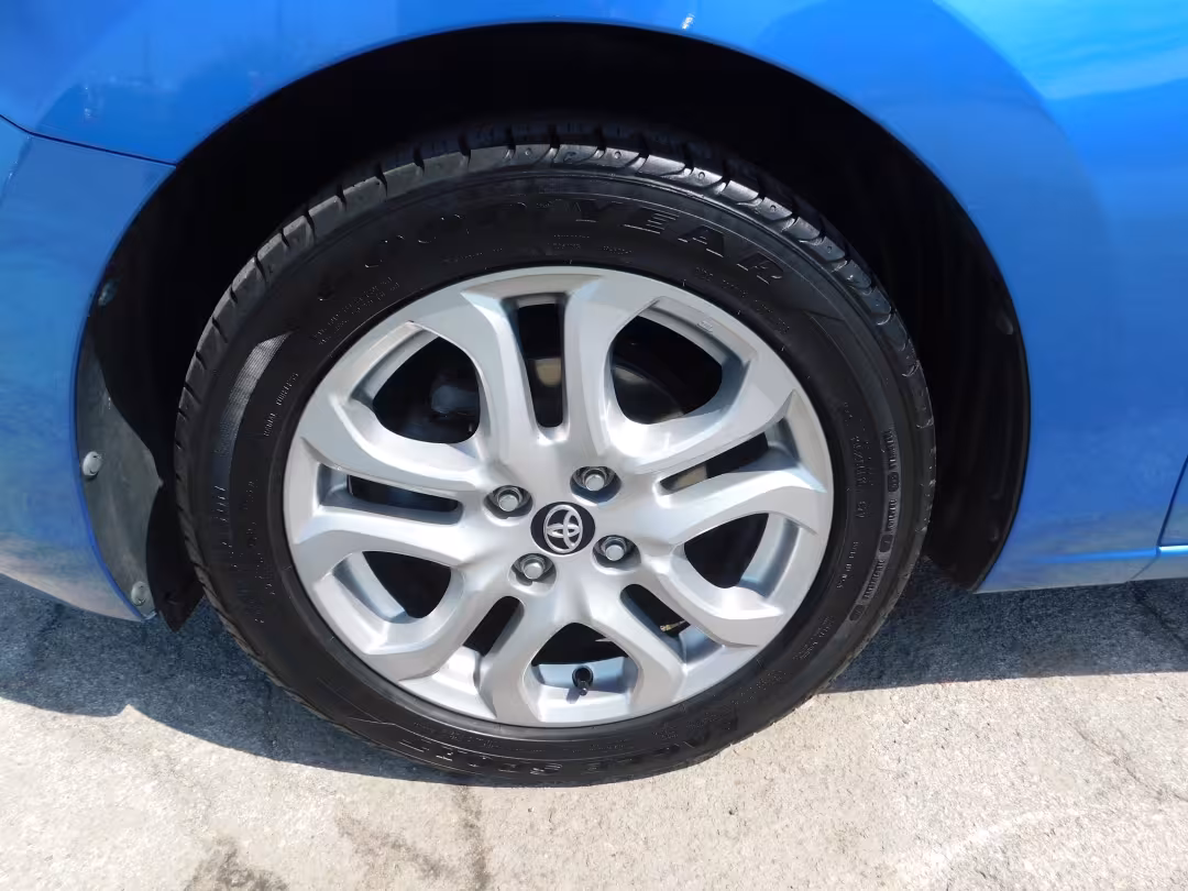 2018 Toyota Yaris iA - 3MYDLBYV0JY328404 - Image #2