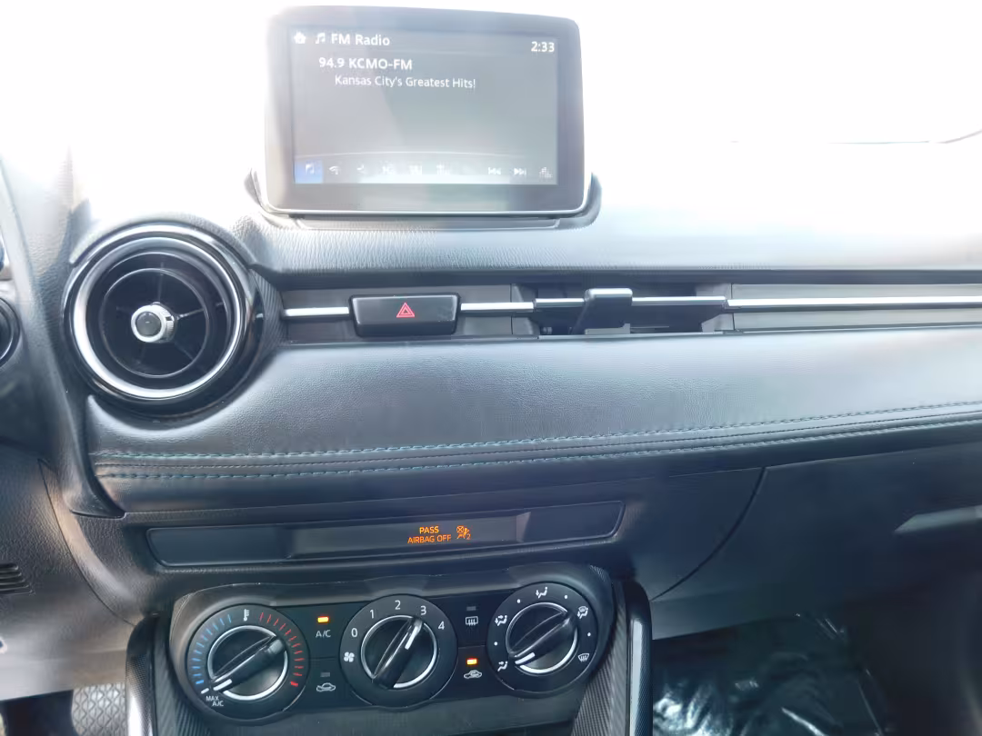 2018 Toyota Yaris iA - 3MYDLBYV0JY328404 - Image #4
