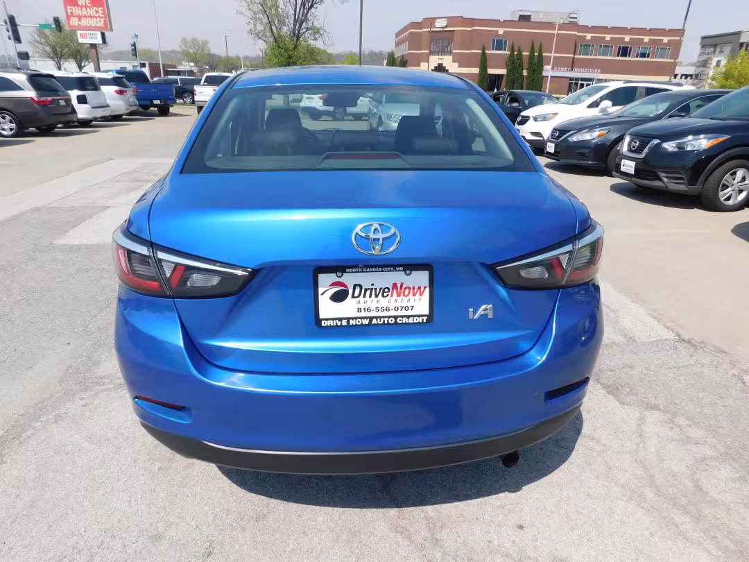 2018 Toyota Yaris iA - 3MYDLBYV0JY328404 - Image #9