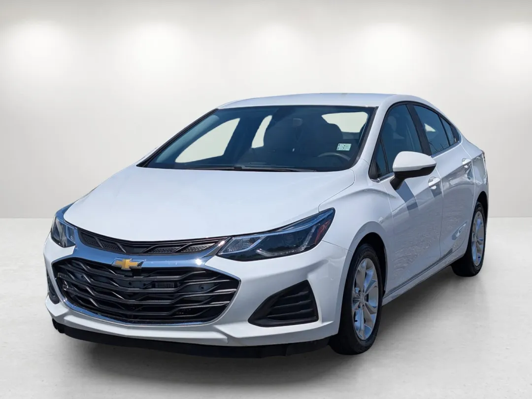 2019 Chevrolet Cruze - 1G1BE5SM5K7115560 - Image #1