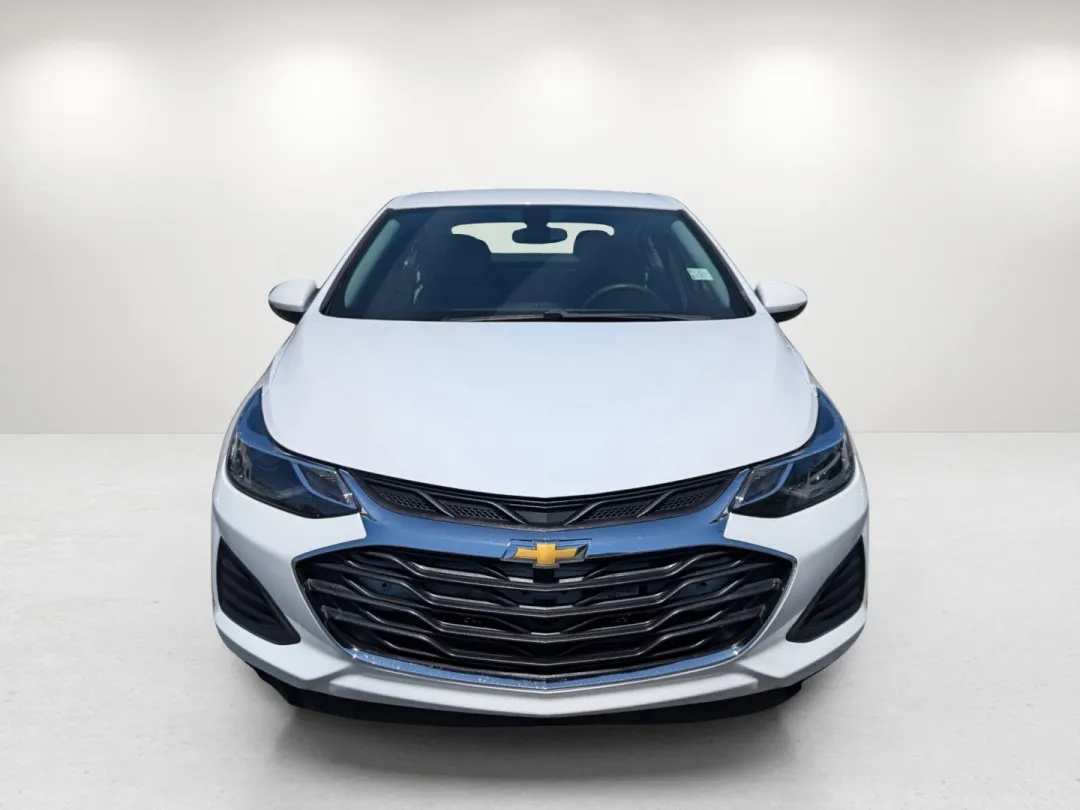 2019 Chevrolet Cruze - 1G1BE5SM5K7115560 - Image #2