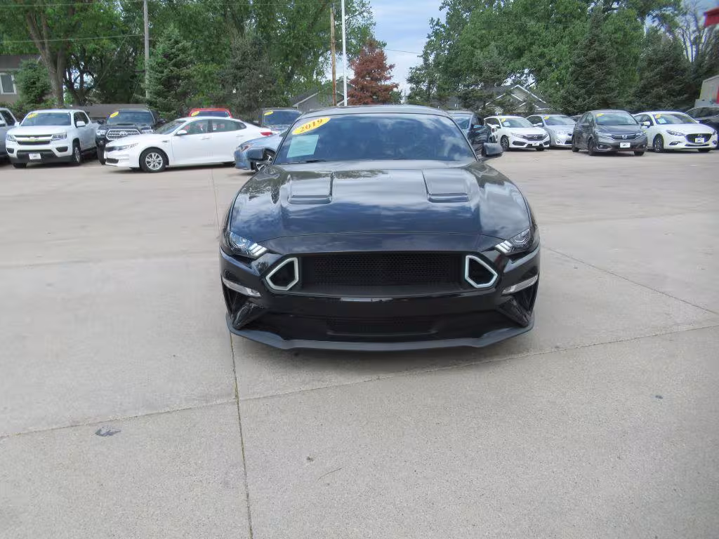 2019 Ford Mustang - 1FA6P8CF6K5124998 - Image #2