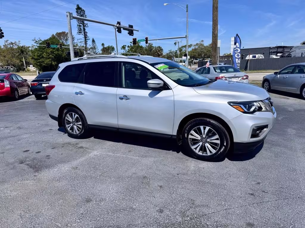 2019 Nissan Pathfinder - 5N1DR2MN8KC595041 - Image #1
