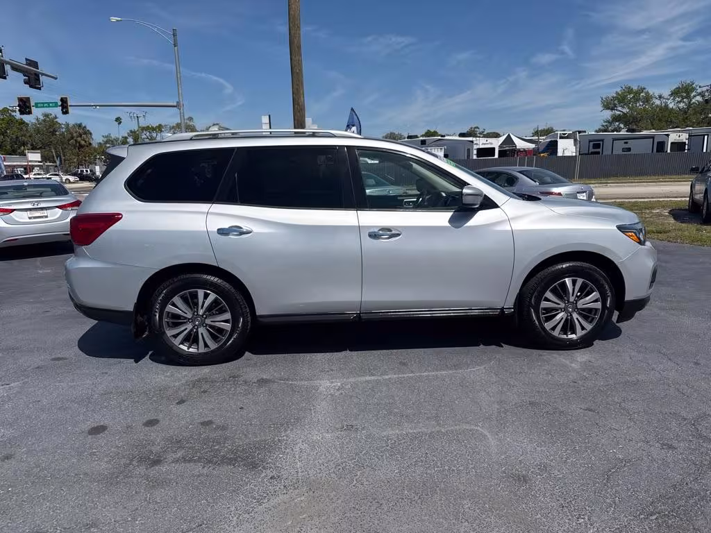 2019 Nissan Pathfinder - 5N1DR2MN8KC595041 - Image #8