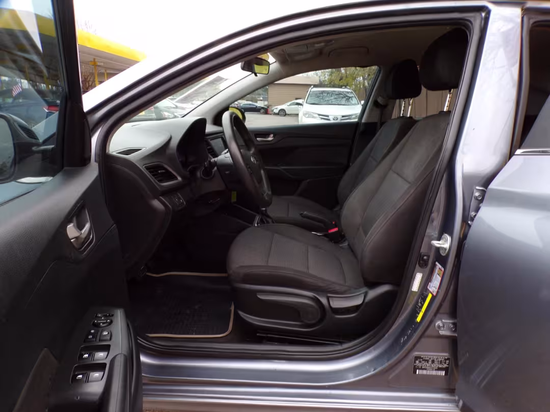 2020 Hyundai Accent - 3KPC24A63LE113325 - Image #5