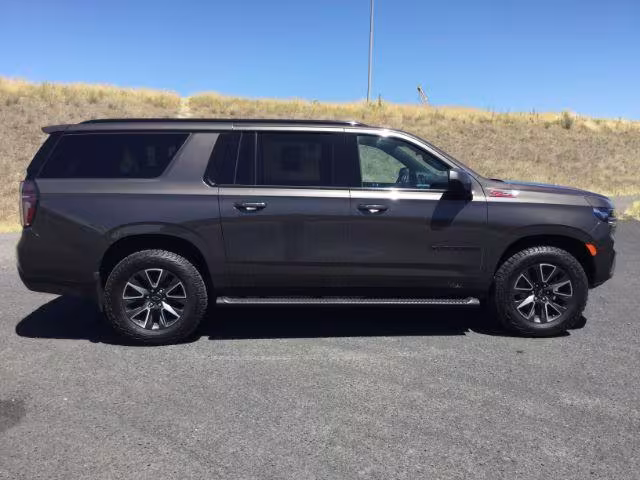 2021 Chevrolet Suburban - 1GNSKDKD0MR466529 - Image #10