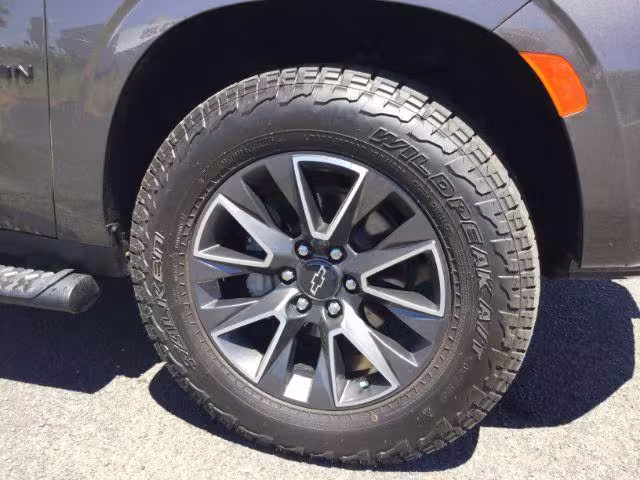 2021 Chevrolet Suburban - 1GNSKDKD0MR466529 - Image #12