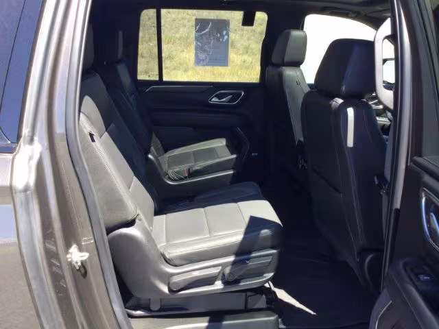 2021 Chevrolet Suburban - 1GNSKDKD0MR466529 - Image #16