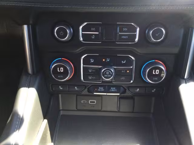 2021 Chevrolet Suburban - 1GNSKDKD0MR466529 - Image #21