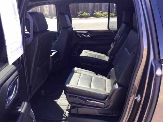2021 Chevrolet Suburban - 1GNSKDKD0MR466529 - Image #4