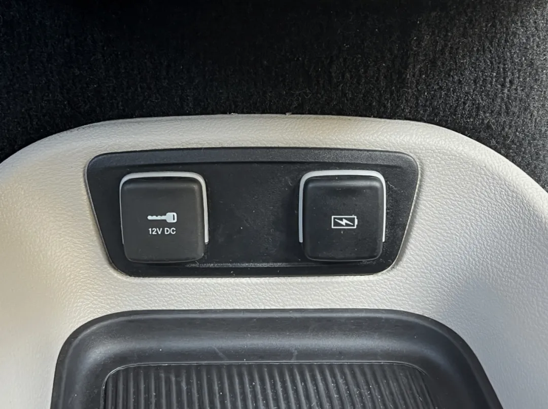 2021 Chrysler VOYAGER - 2C4RC1DG9MR532418 - Image #31