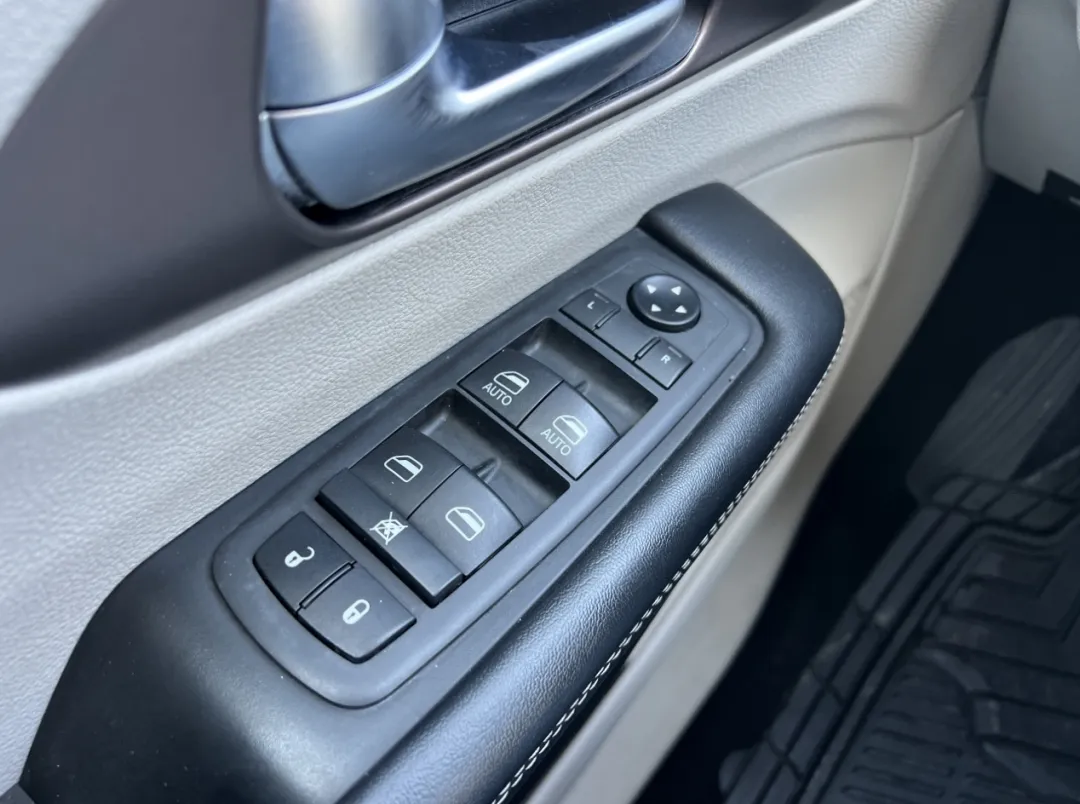 2021 Chrysler VOYAGER - 2C4RC1DG9MR532418 - Image #32
