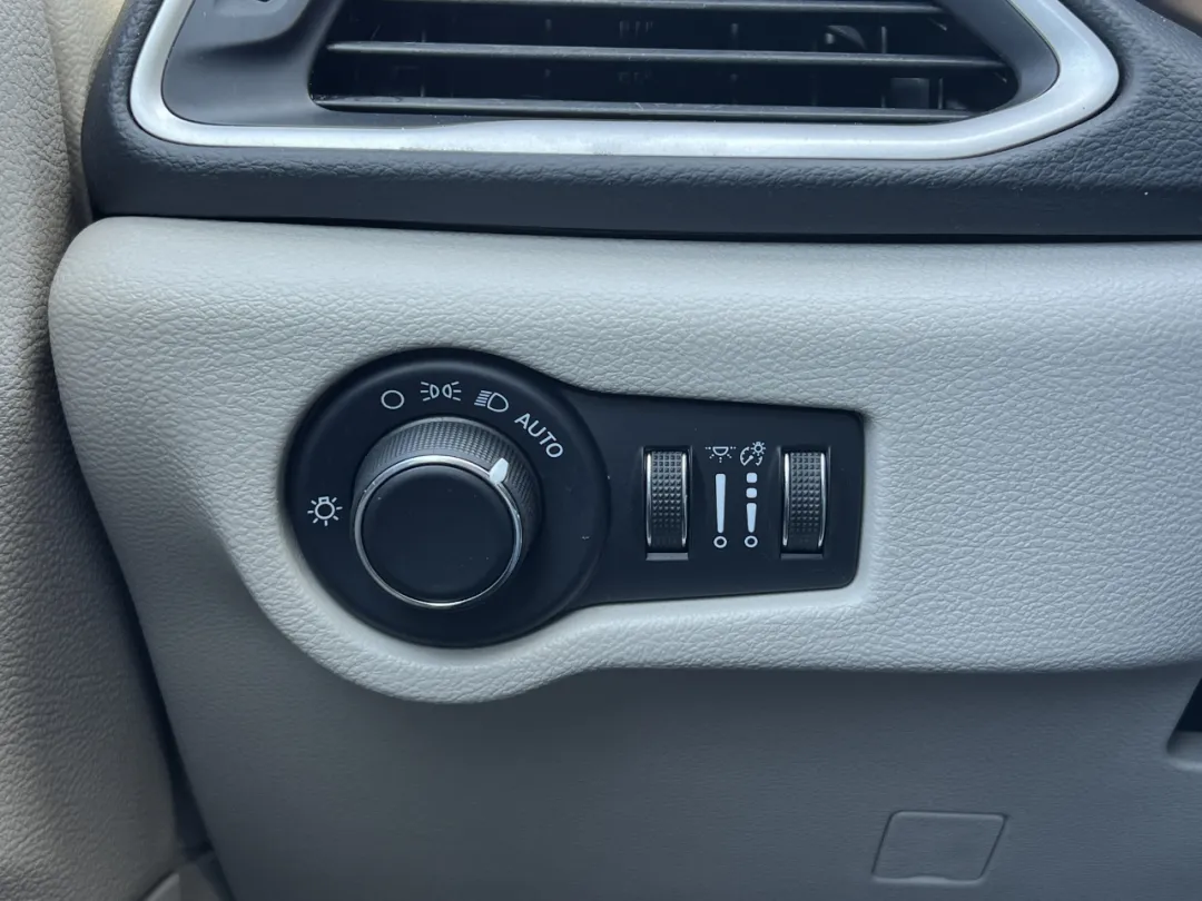 2021 Chrysler VOYAGER - 2C4RC1DG9MR532418 - Image #33