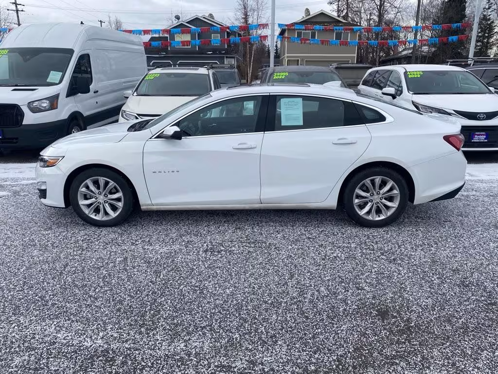 2022 Chevrolet Malibu - 1G1ZD5ST1NF145190 - Image #1