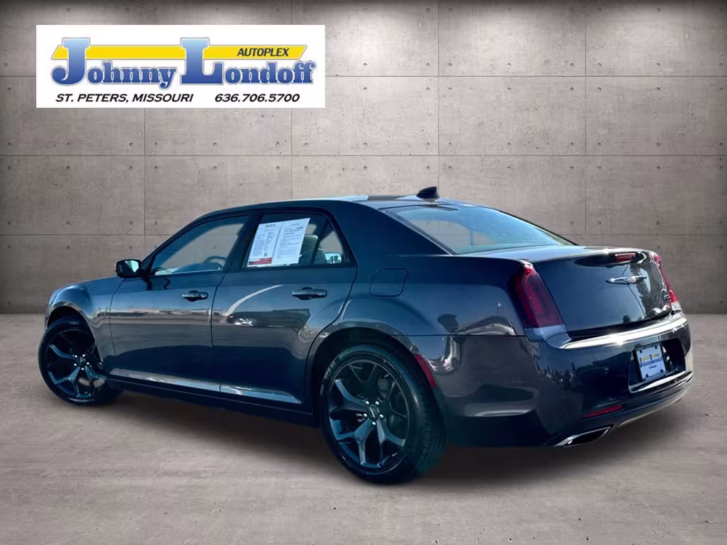 2023 Chrysler 300S - 2C3CCABG6PH561138 - Image #2