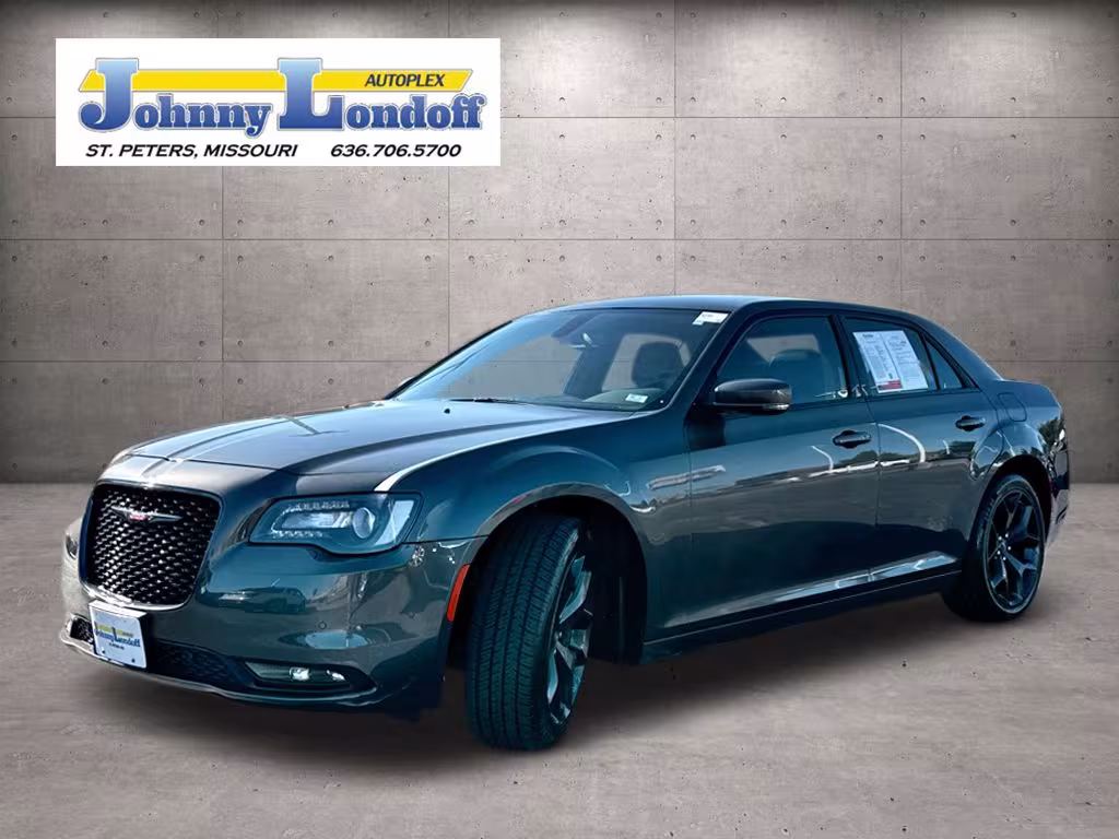 2023 Chrysler 300S - 2C3CCABG6PH561138 - Image #3