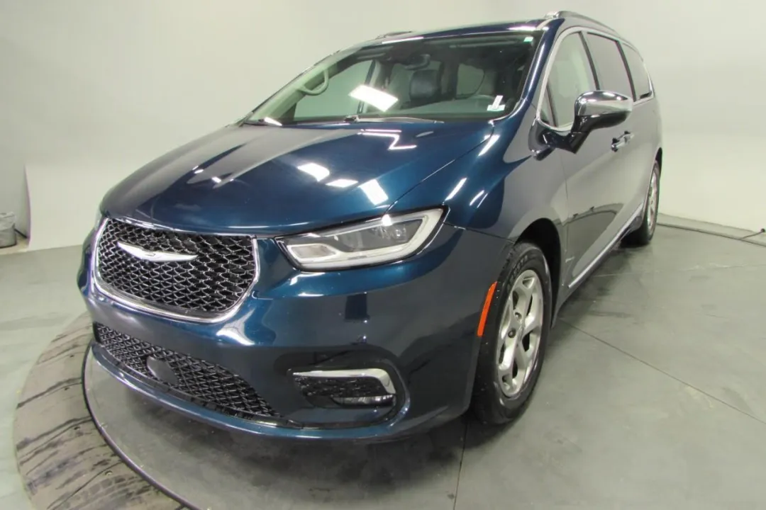 2023 Chrysler Pacifica - 2C4RC1GG1PR560004 - Image #2