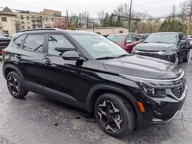 2025 Kia Seltos - KNDEU2AA9S7680052 - Image #2