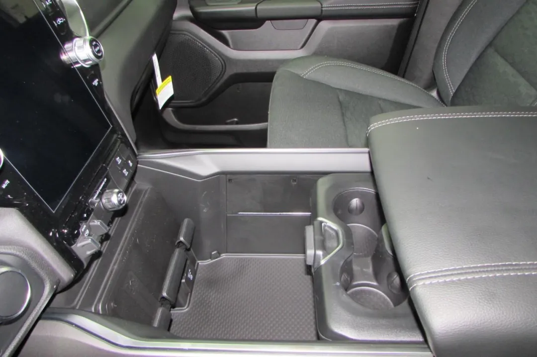 2025 Ram 1500 - 1C6SRFFP5SN564892 - Image #18