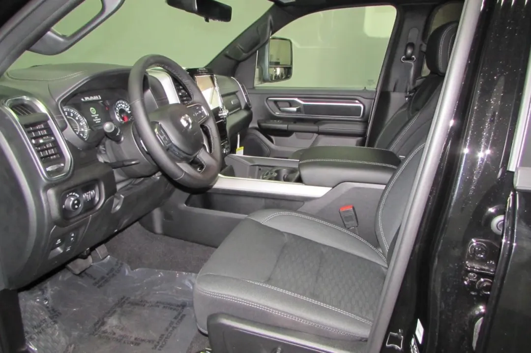 2025 Ram 1500 - 1C6SRFFP5SN564892 - Image #8