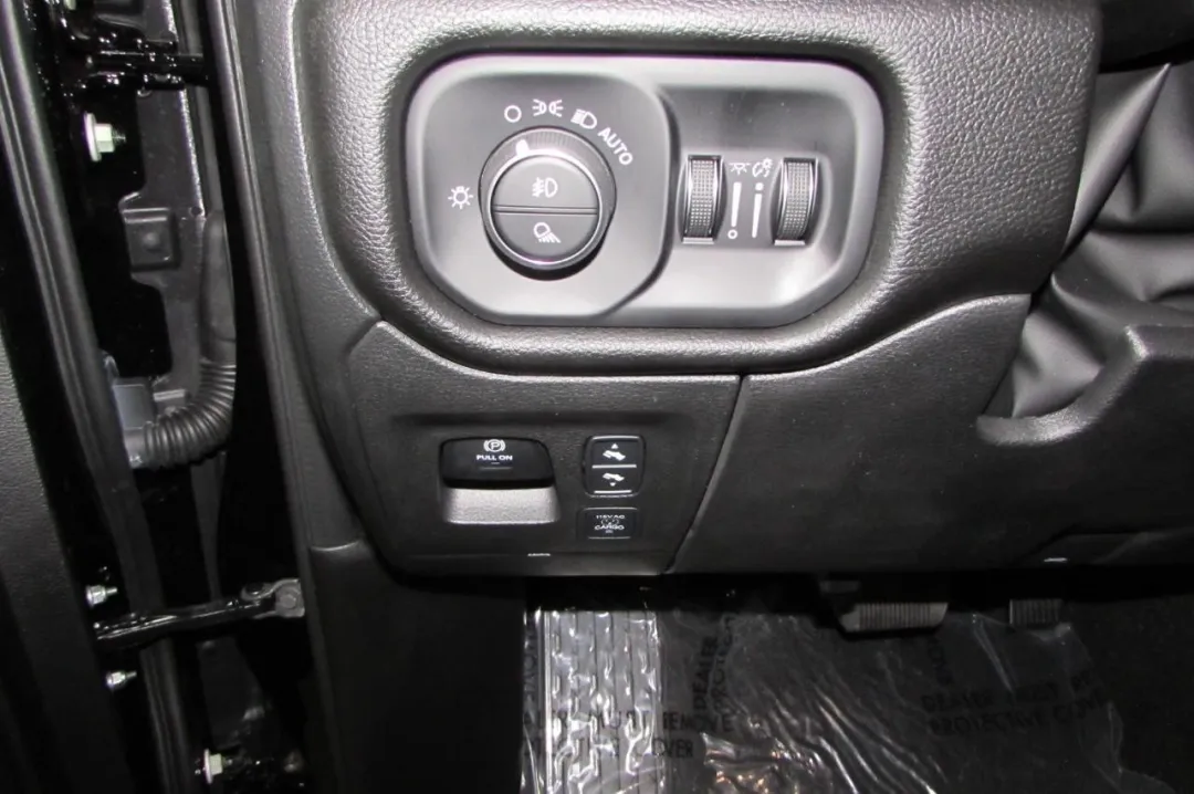 2025 Ram 1500 - 1C6SRFFP5SN564892 - Image #9